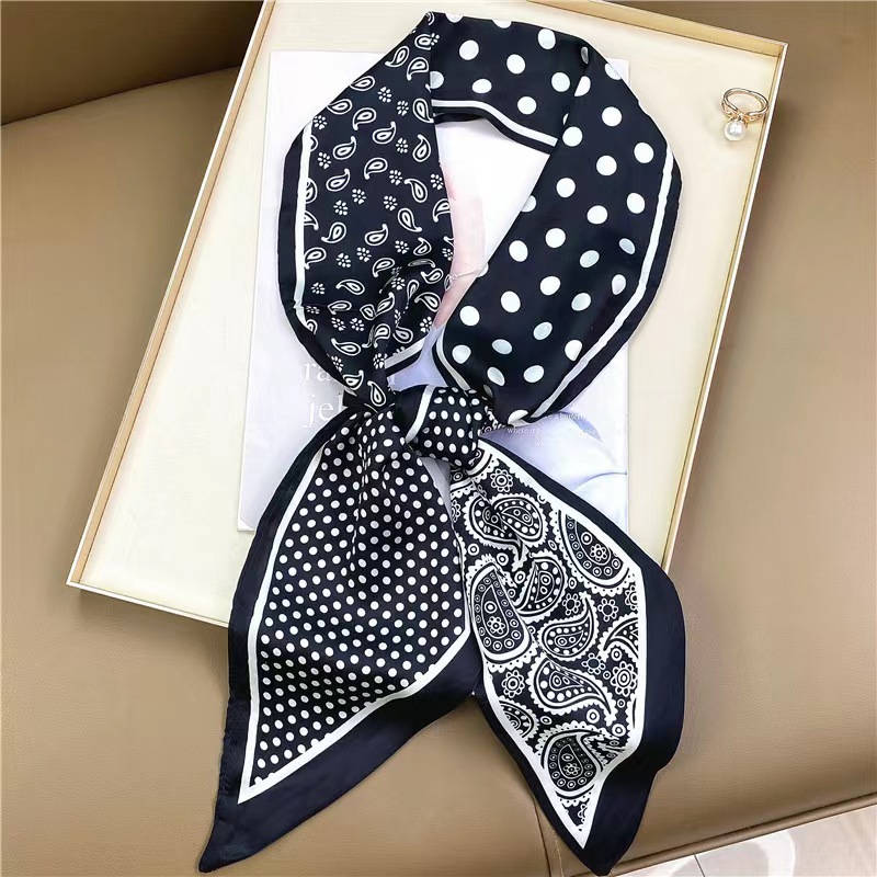 Foulard Quadrato di Lusso in S - Discount Luxury Bags recensione e prezzo