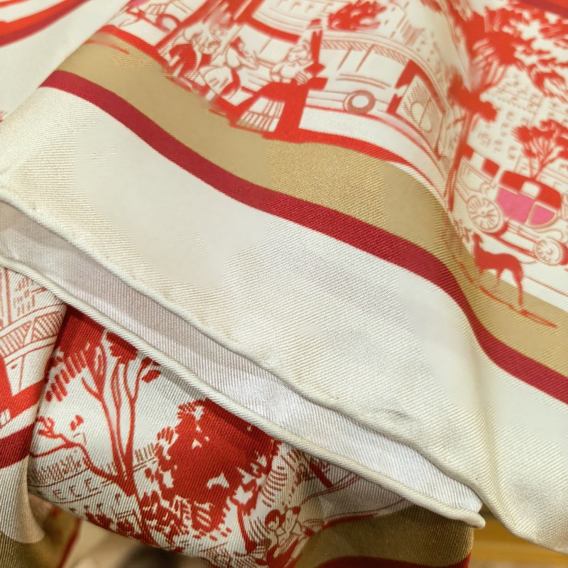 Foulard Quadrato di Lusso 100% - Discount Luxury Bags recensione e prezzo