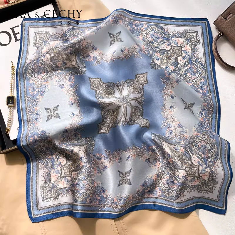 Foulard Quadrato in Seta di Ge - Discount Luxury Bags recensione e prezzo