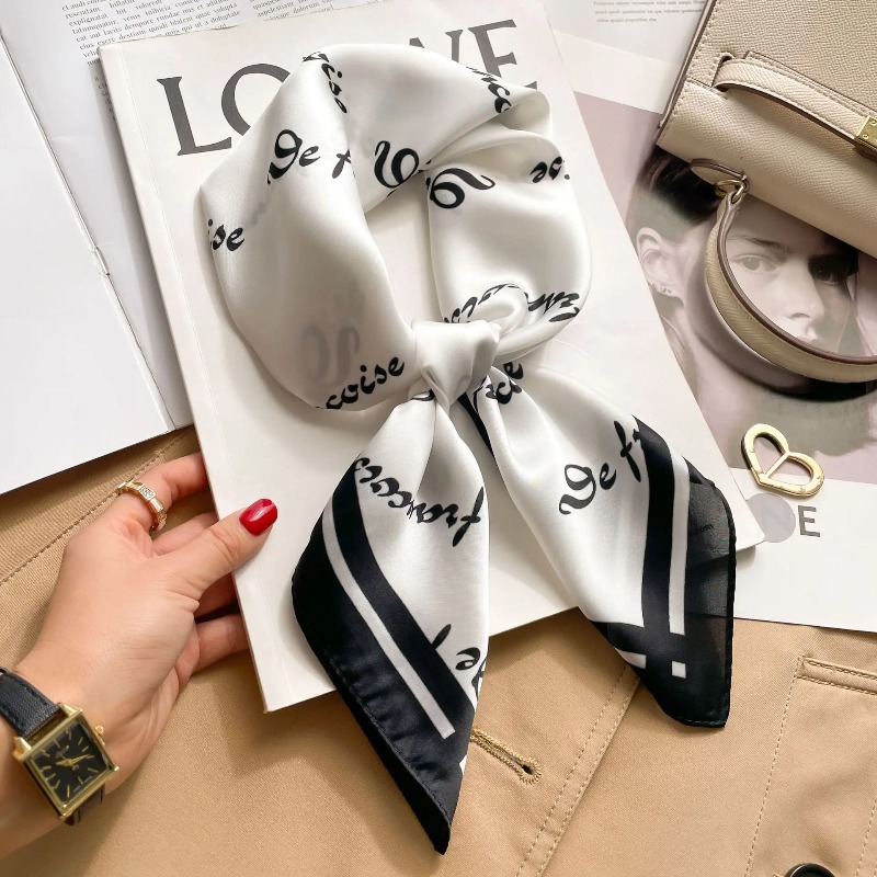 Foulard Quadrato di Lusso in S - Discount Luxury Bags recensione e prezzo